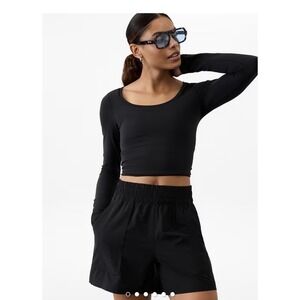 Athleta Wayfind High Rise 5" Short. Black. Size Small. Athletic.